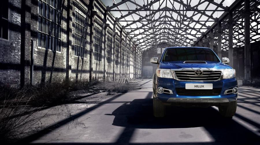  Toyota HiLux Invincible 2013 года  (фото 12 из 15)